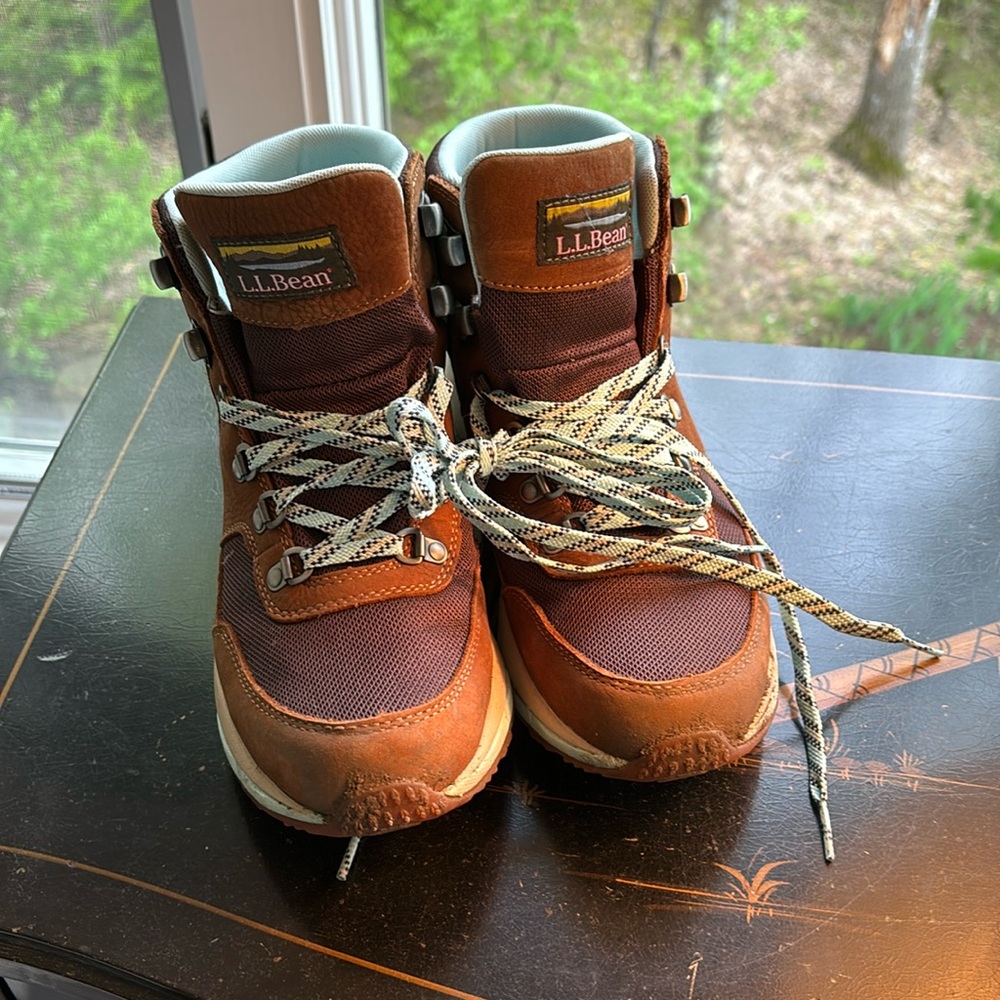 NWOT LLBean hiking boots women’s 9